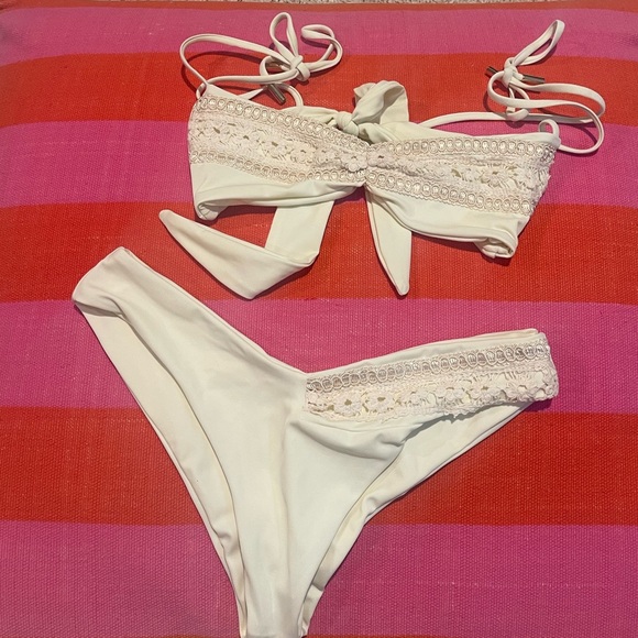 Elysiian Swimwear Riviera Bikini Top Size Medium Bottom Size Large NWT - Picture 5 of 10